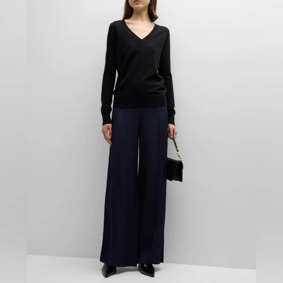 Neiman Marcus Cashmere Collection Cashmere Classic V-Neck Sweater Navy NWT $165 - Picture 3 of 10